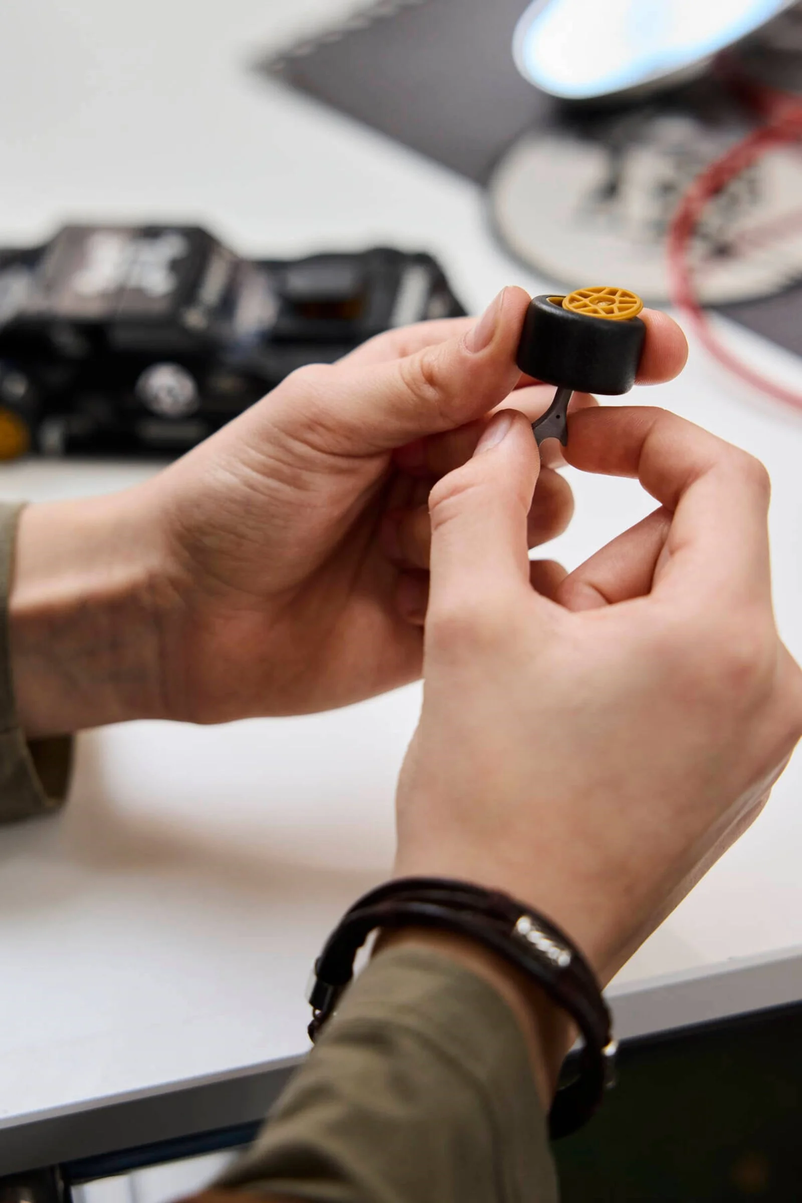 LEGO® 77262 Ken Block's 1965 Ford Mustang Hoonicorn RTR V1 - zdjęcie 10