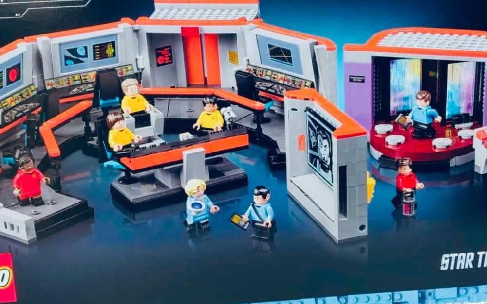Zdjęcia zestawu LEGO Icons 11385 Star Trek U.S.S. Enterprise Bridge
