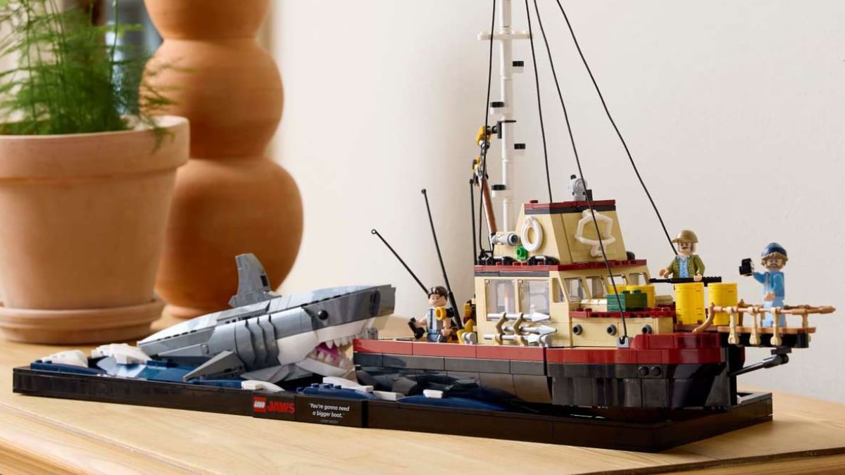 LEGO Ideas 21350 Szczęki na biurku
